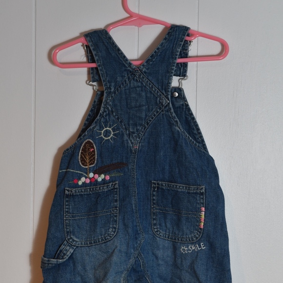 3/$18 Girl's Gap Denim Jumper 18-24m - Picture 2 of 3